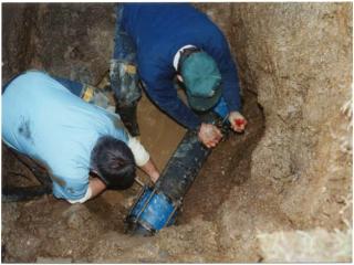 Repairing water main break, March 7, 2000.