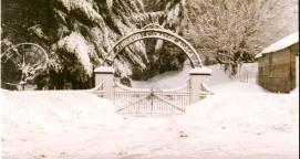Gates to Village Water in Lasseslville